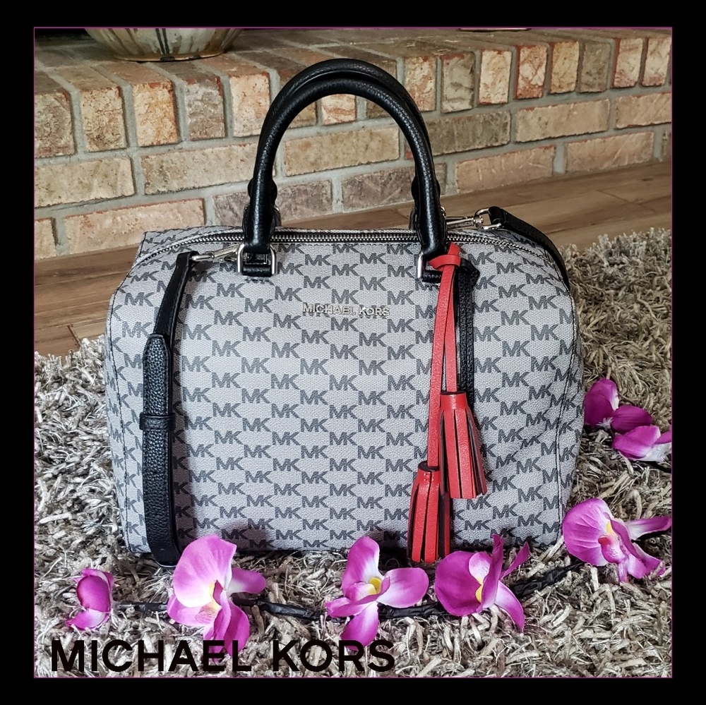 🚫 SOLD 🚫 Michael Kors Studio Duffle Satchel